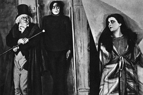 Kartony z tektury i popkultury – Część 2 – „Gabinet doktora Caligari” – Rola tektury na kartach historii kina